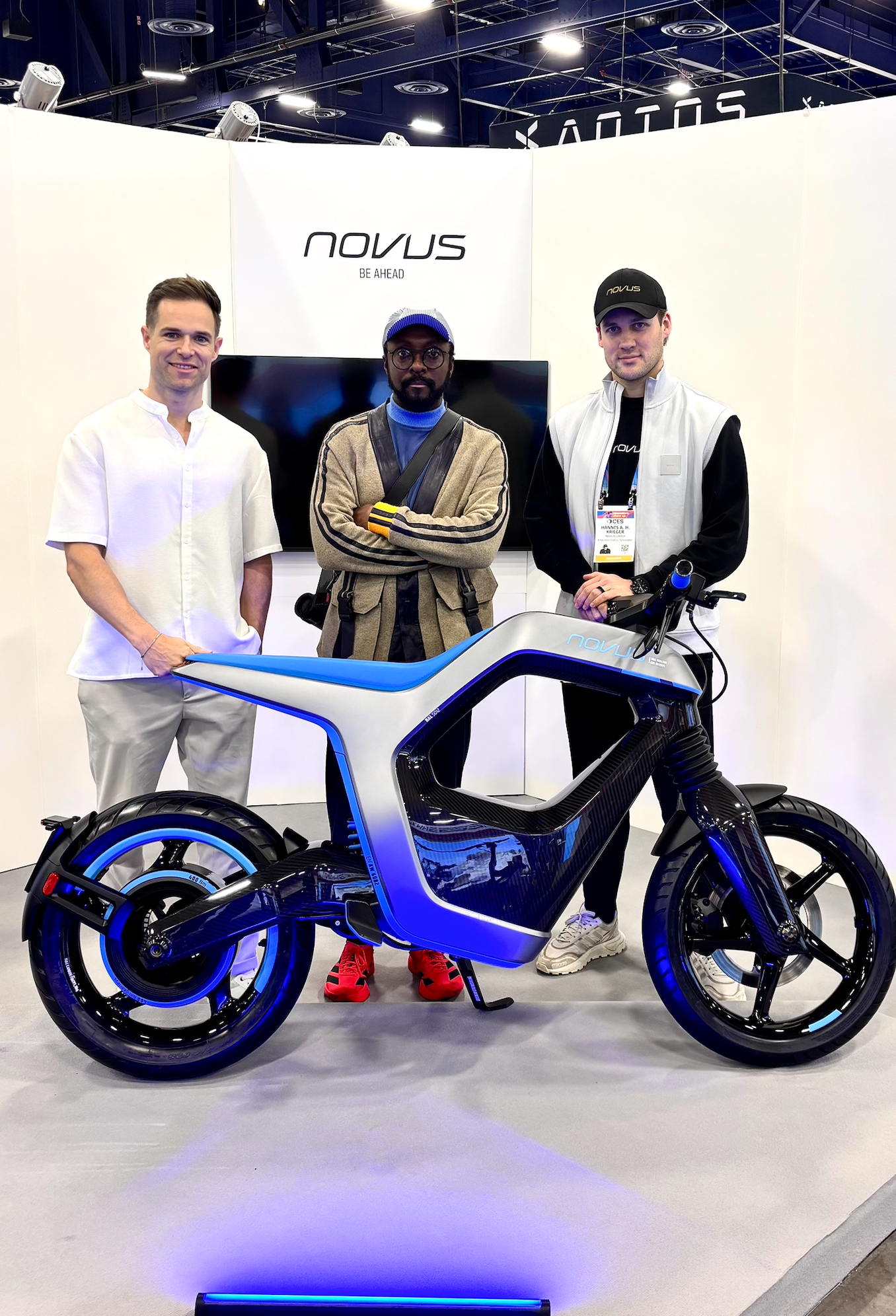 Hannes Krieger with will.i.am and NOVUS bike at CES Las Vegas